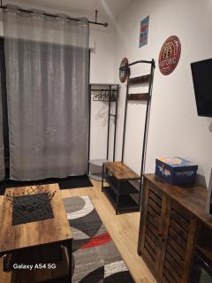 Studio neuf avec espace de travail séparé - Guécélard - 4