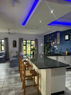 BlueHive guesthouse - Port Edward - 8