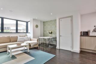 2 Bedroom Self-Contained Flat - 2 beds, 2 baths - - 6