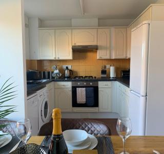 Montrose House - 4