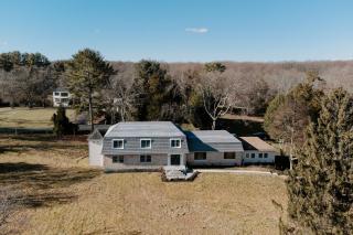 Great Falls Luxe Haven 5BR, 3BA Modern Oasis - Great Falls - 1