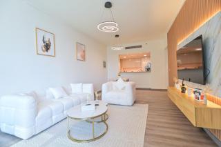 Burj Vista 2BR Luxurious Apartment with Direct Access to Dubai Mall - 4