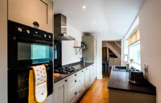 Spacious Home in Lincoln - Steeple View House, sleeps 4, free parking - Lincolnshire - 6