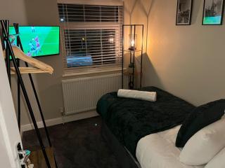 6 Bedroom Luxury Home - Olton - 7