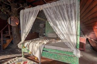 Fairytale Treehouse In Bahu By Bastiat Stays - 1