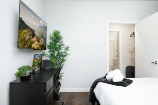 Chic 1BR w Gym & Parking Near Rvrwalk & Dome - 2