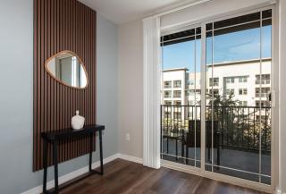 Modern 2BR-Spring Training! w Pool, Gym & Parking - Tempe - 1