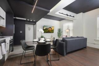 Cozy 2BR On Rvrwalk Gym and Parking Near Conv Ctr - 2