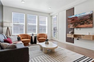 Stylish 2BR w Parking, Near Temple Sq & Delta Ctr - Salt Lake City - 0
