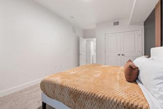 Stylish 2BR w Parking, Near Temple Sq & Delta Ctr - Salt Lake City - 2