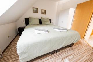 Ruhige Lage, nah am Klinikum & Einkaufsmöglichkeiten - 1