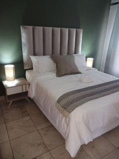 Rustenburg cozy Apartment with Private Entrance BBQ - Rustenburg - 3