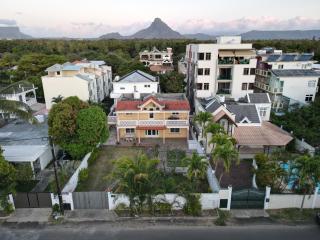 Private Villa & Pool, steps from the Beach - Flic-en-Flac - 0