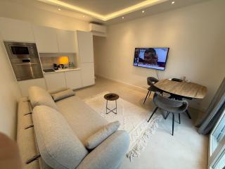 Cannes Croisette Miramar escape - 5