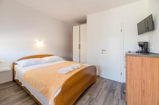 Apartments & Rooms Dekanic - Baška - 9