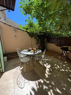 Maison Jasmin in the city center with parking space and terrace - LʼIsle-sur-la-Sorgue - 9
