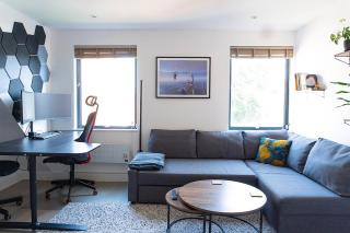 1Bed Gem, Quick Access to Windsor, Central London - 0