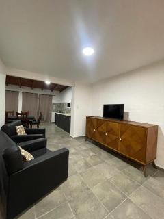 Casa con pileta a 2 cuadras del río - 8