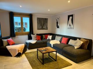 4 Bedroom, 4 Bathroom, Hot Tub, Chamonix Centre - Chamonix - 8