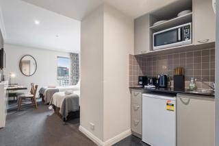 Modern Nomads Metro Urban Studio with City View and Indoor Pool - 9