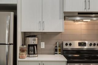 Free Underground Parking, Pet Friendly Apartment - 4