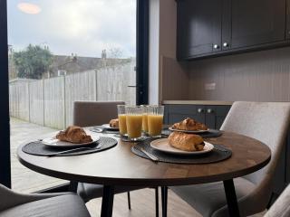 Buxton Road Suites - 8