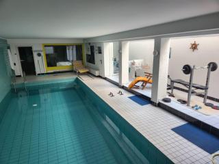 Villa Casa Blanca mit Privatem Schwimmbad 26 grad und Sauna - Duisburgo - 8