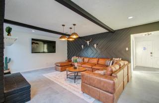 5BD Cozy Rustic Retreat - Pool & Firepit - Houston - 4