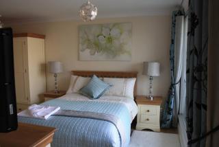 GuestReady - Relaxing Ensuite Room with Balcony - 5