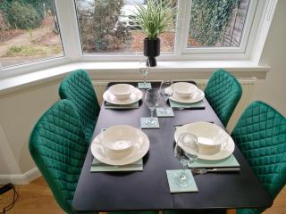 Lovely 2 Bed Heathrow and parking - 6