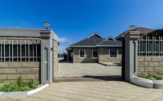 Emerald by Skyline Villa - - 2