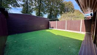 Large Modern Home Near Barking Station With SuperFast 1gbps Wi-Fi & Free Parking - 1