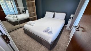 Large Modern Home Near Barking Station With SuperFast 1gbps Wi-Fi & Free Parking - Barking - 6
