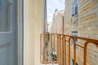 Cozy 3rd-Floor Valletta Apartment by the Seafront by 360 Estates - Valletta - 2