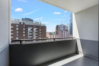 Modern Nomads Elegant Studio in the Heart of CBD with Pool & Balcony - 2