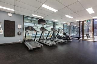 Modern Nomads Elegant Studio in the Heart of CBD with Pool & Balcony - Melbourne - 8