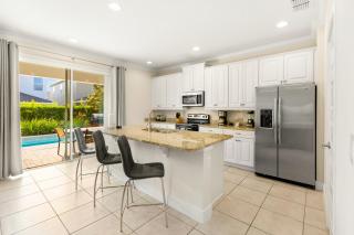 Delightful Home Near Disney With Private Pool, Themed Game Room With Waterpark Resort Access At Encore Resorts Reunion - 451No - Kissimmee - 2