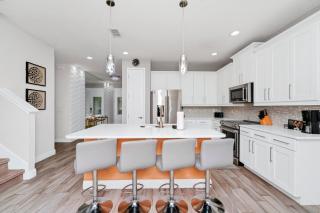 Striking Home With Games, Outdoor Kitchen Near Disney With Waterpark Resort Access At Encore Resort - 7742Ff - Kissimmee - 4