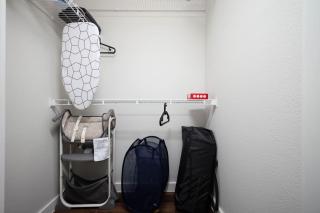 Cozy 2BR w Pool,Gym Near Rvrwalk,Dome & Conv Ctr - 2