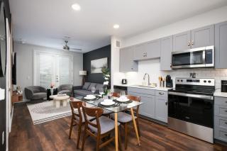 1BR Oasis w Pool&Parking, Near Rvrwlk & Conv Ctr - 2