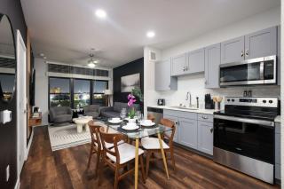 1BR Escape w Pool&Parking, Near Rvrwlk & Conv Ctr - 6