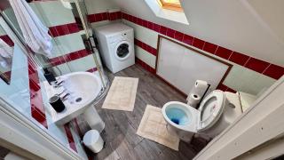 Large Modern Home Near Barking Station With SuperFast 1gbps Wi-Fi & Free Parking - 4