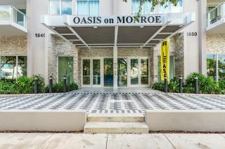 Stylish 1-Bedroom Apartment with Pool, Gym, Free Parking, Rooftop and Balcony - 5 Min to Hollywood Beach! - 10 Min to FLL Airport - Hollywood - 9