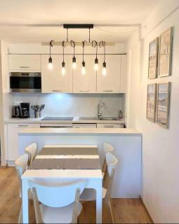 Appt 4 pers-2 CHB-2 SDB-Piscine-Linge inclus-Literies faites à l'arrivée inclus-Parking - 0