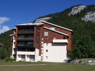 Studio cosy au pied des pistes, parfait pour famille, avec balcon, proche golf et randonnées - FR-1-515-99 - 7