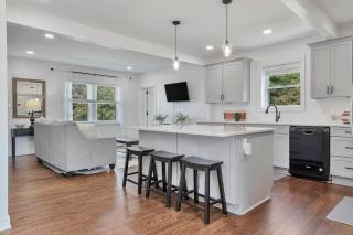 Carytown Retreat Pet Friendly & Gourmet Kitchen - 0