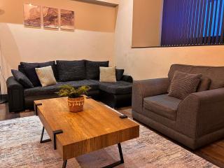 Chic Central, Relaxing, Restful, Retreat, Heated Floors, High Ceiling, Open Plan, City Centre, 1BR - 6