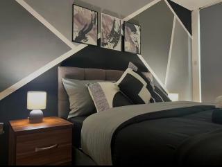 Penthouse Gem, Central, Scenic Views, Stylish, Modern, City Centre 2BR - 5