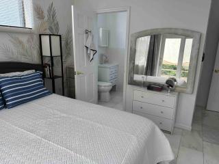 Skyline Penthouse - Woodside - 3