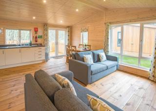 Dovestone Luxury Lodges sleeps 4 - pets welcome - Oldham - 8